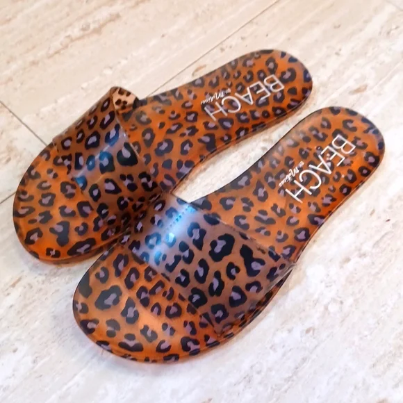 Beach by Matisse Leopard Print Slides - Picture 1 of 7